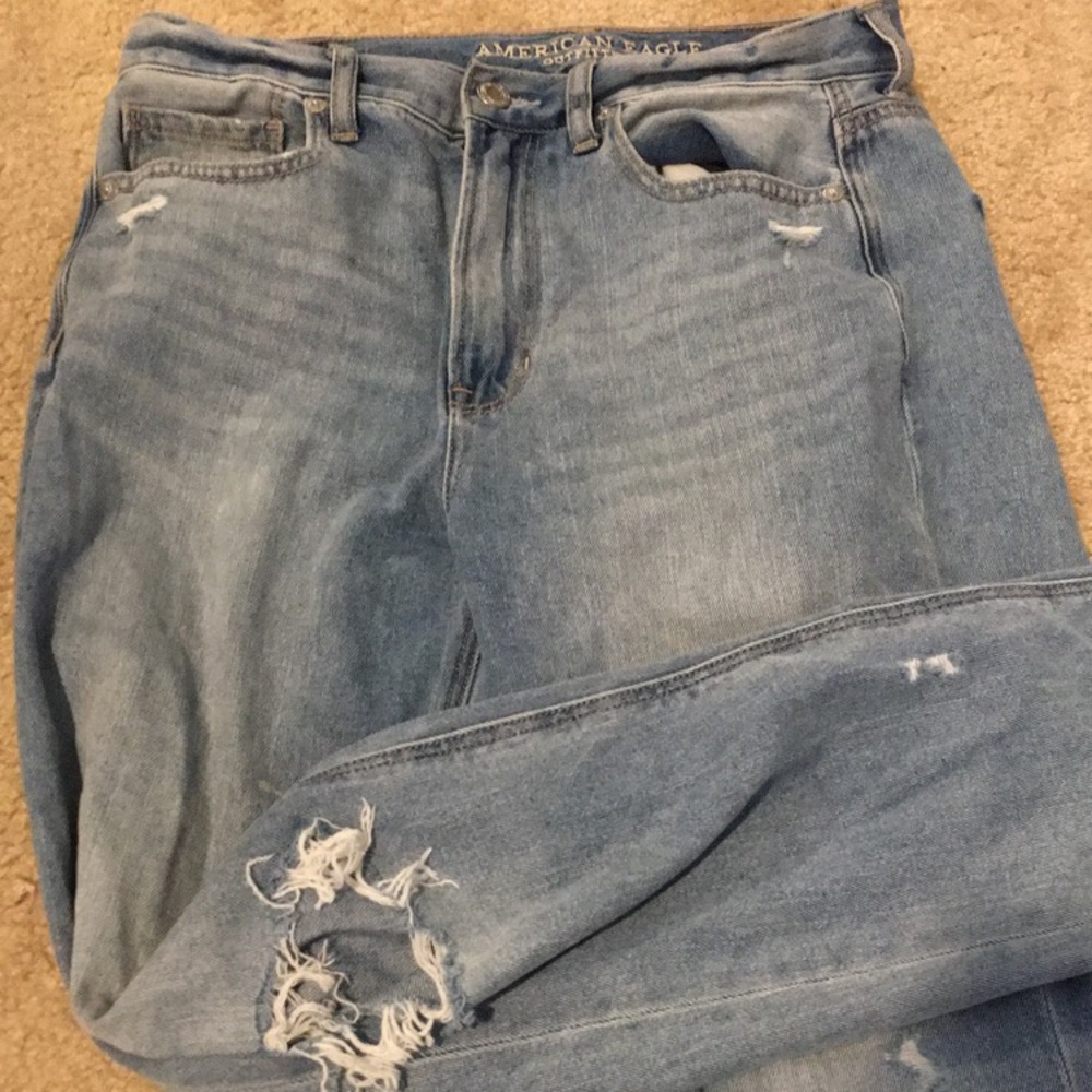 American Eagle mom jean